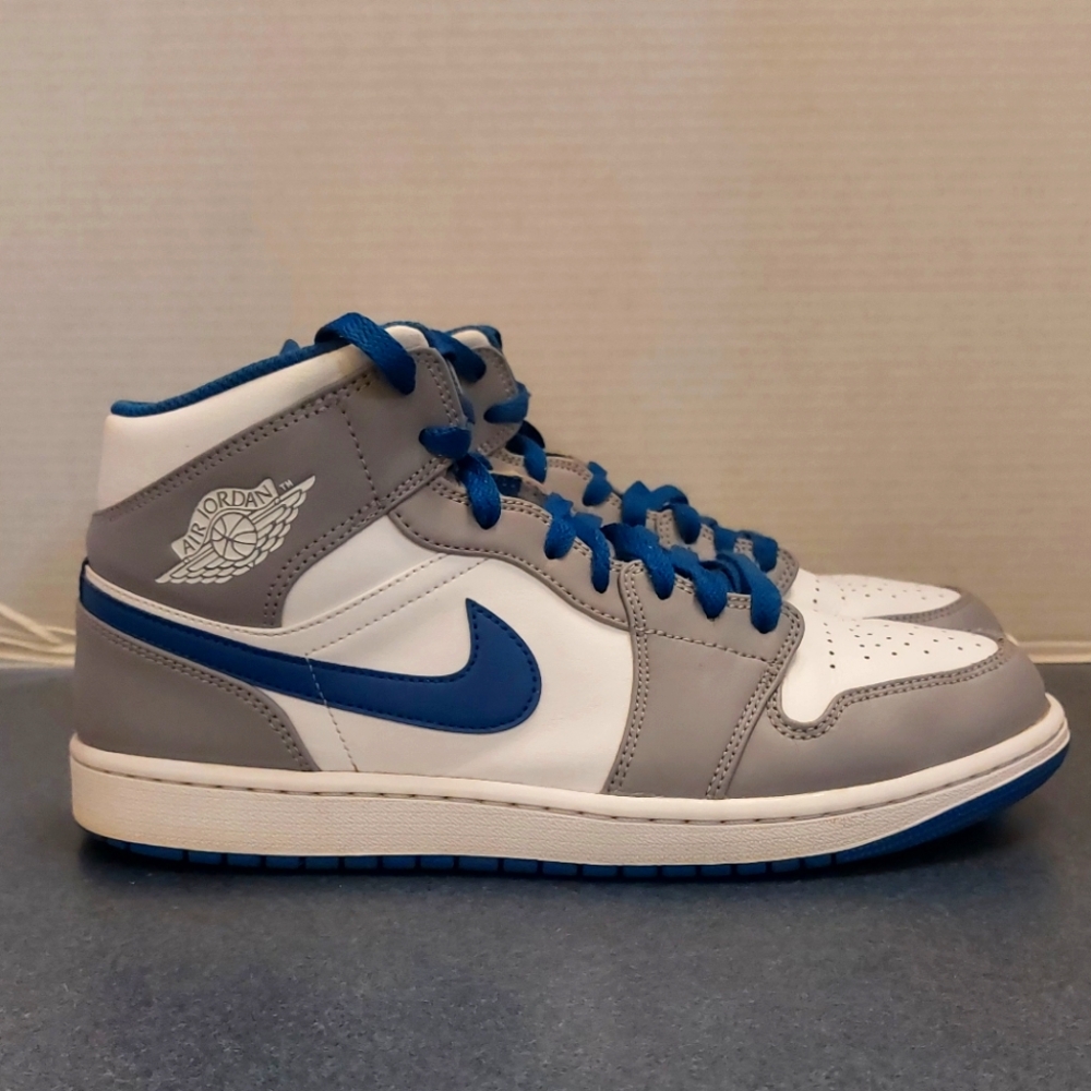 Jordan 1 Mid Classic Design